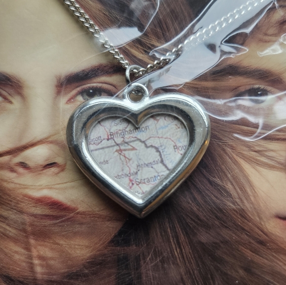 Paper Towns AMC Exclusive Necklace - Picture 2 of 4